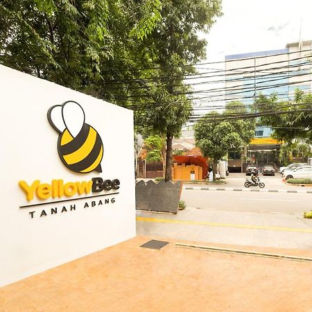 Yellow Bee Tanah Abang Джакарта Екстериор снимка
