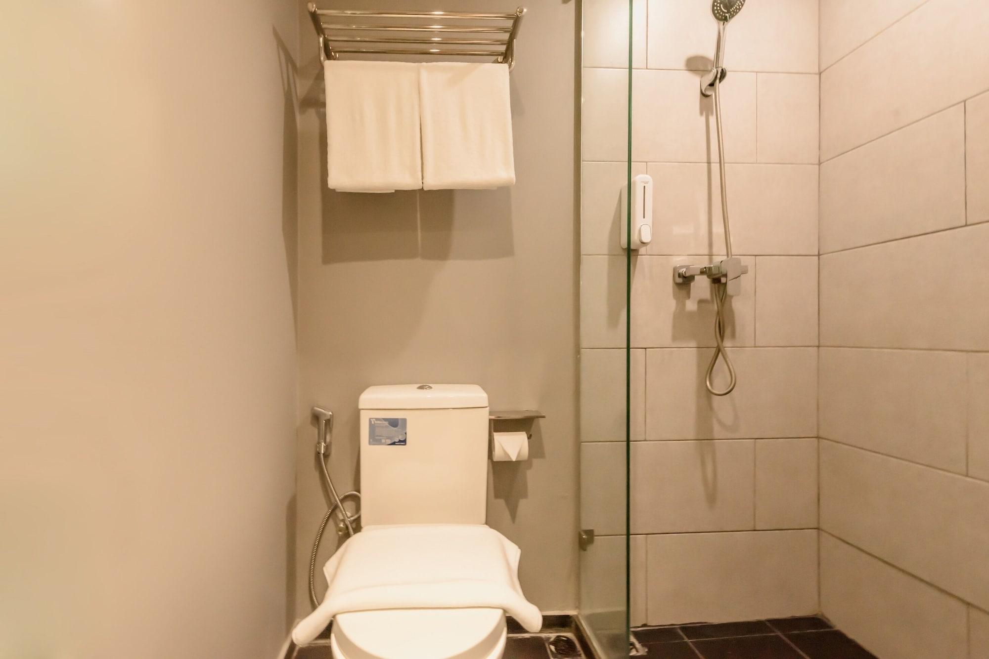 Yellow Bee Tanah Abang Джакарта Екстериор снимка