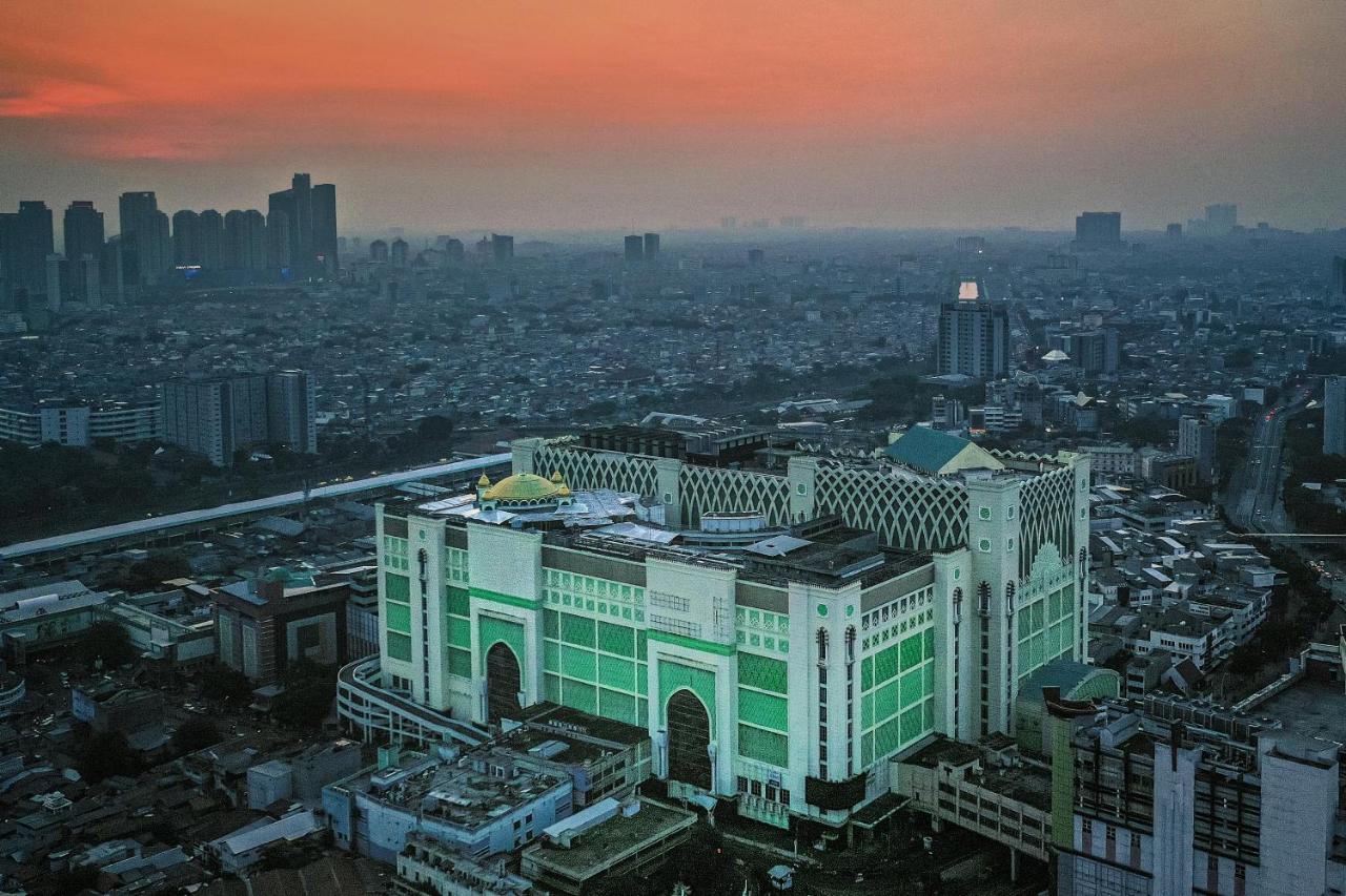 Yellow Bee Tanah Abang Джакарта Екстериор снимка